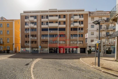 Apartamento T2 para Arrendamento em Santa Maria, São Pedro e Matacães