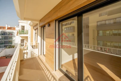 Apartamento T2 para Arrendamento em Santa Maria, São Pedro e Matacães