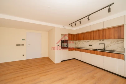 Apartamento T2 para Arrendamento em Santa Maria, São Pedro e Matacães