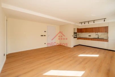 Apartamento T2 para Arrendamento em Santa Maria, São Pedro e Matacães