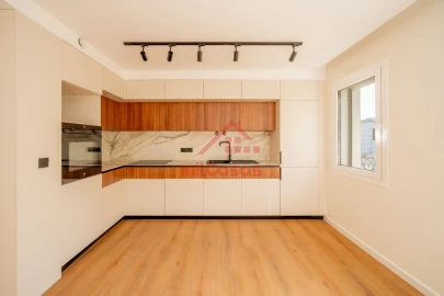 Apartamento T2 para Arrendamento em Santa Maria, São Pedro e Matacães