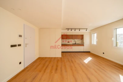 Apartamento T2 para Arrendamento em Santa Maria, São Pedro e Matacães