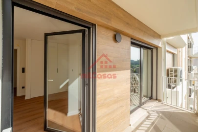 Apartamento T2 para Arrendamento em Santa Maria, São Pedro e Matacães