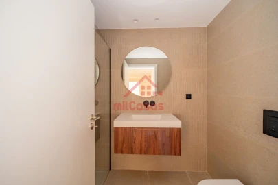 Apartamento T2 para Arrendamento em Santa Maria, São Pedro e Matacães