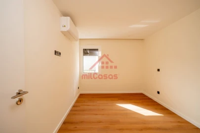 Apartamento T2 para Arrendamento em Santa Maria, São Pedro e Matacães