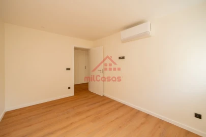 Apartamento T2 para Arrendamento em Santa Maria, São Pedro e Matacães