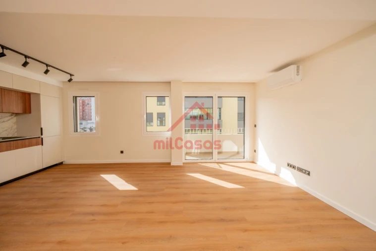 Apartamento T2 para Arrendamento em Santa Maria, São Pedro e Matacães Foto 6