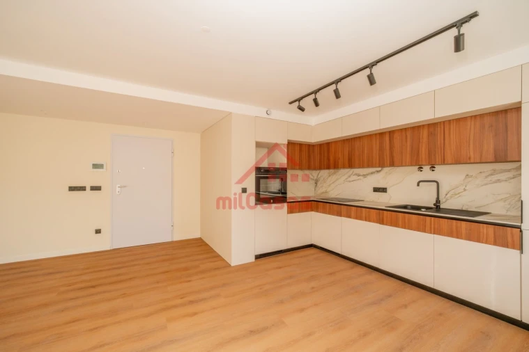 Apartamento T2 para Arrendamento em Santa Maria, São Pedro e Matacães Foto 10