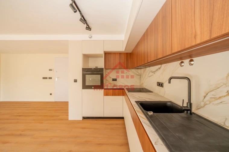 Apartamento T2 para Arrendamento em Santa Maria, São Pedro e Matacães Foto 13