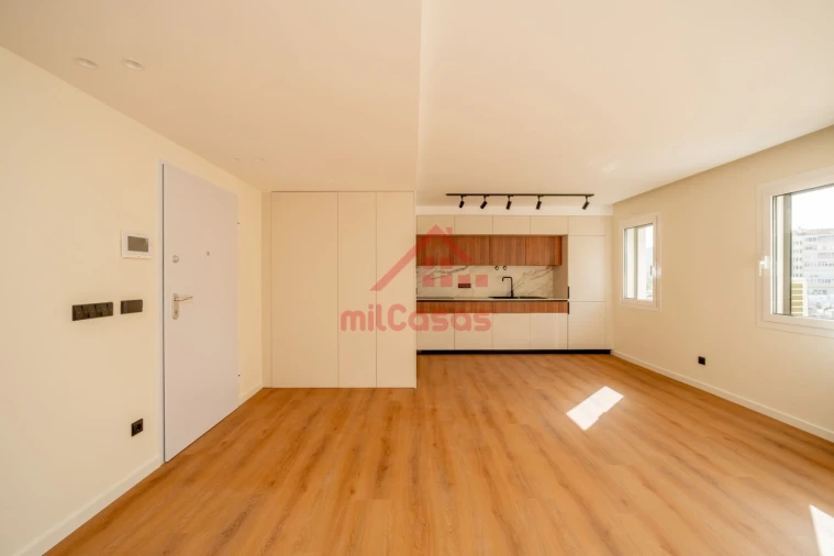 Apartamento T2 para Arrendamento em Santa Maria, São Pedro e Matacães Foto 15