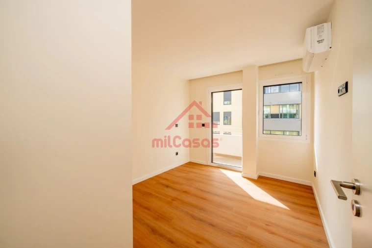 Apartamento T2 para Arrendamento em Santa Maria, São Pedro e Matacães Foto 19