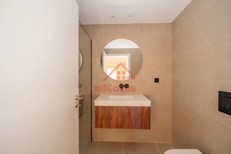 Apartamento T2 para Arrendamento em Santa Maria, São Pedro e Matacães Foto 23