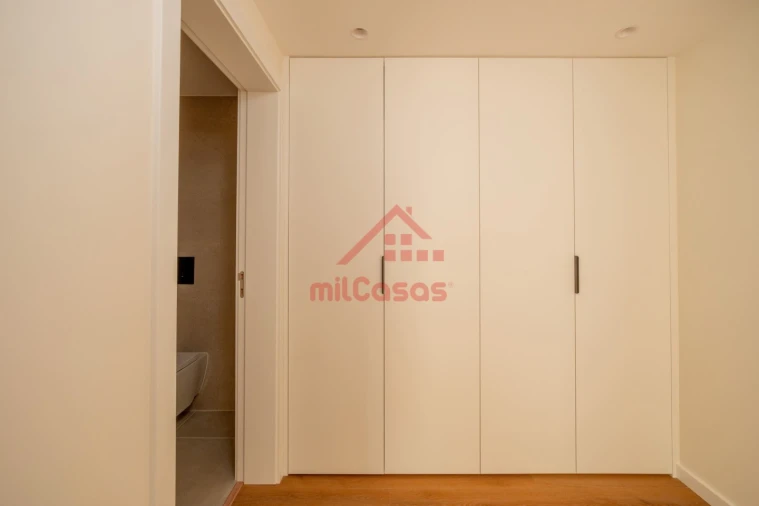 Apartamento T2 para Arrendamento em Santa Maria, São Pedro e Matacães Foto 27