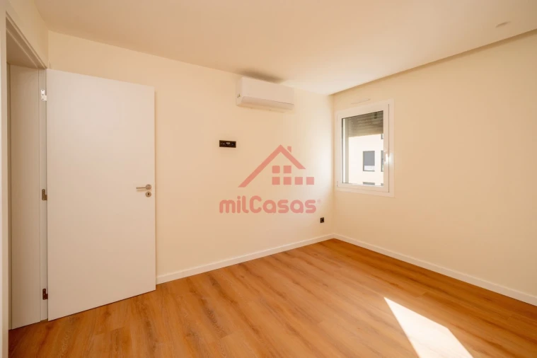 Apartamento T2 para Arrendamento em Santa Maria, São Pedro e Matacães Foto 28