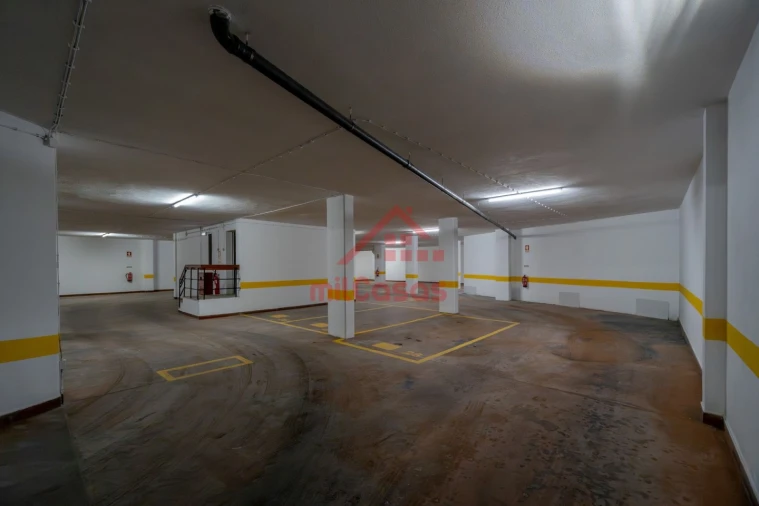 Apartamento T2 para Arrendamento em Santa Maria, São Pedro e Matacães Foto 34