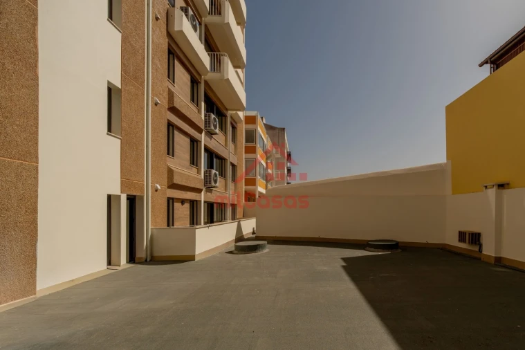 Apartamento T2 para Arrendamento em Santa Maria, São Pedro e Matacães Foto 35