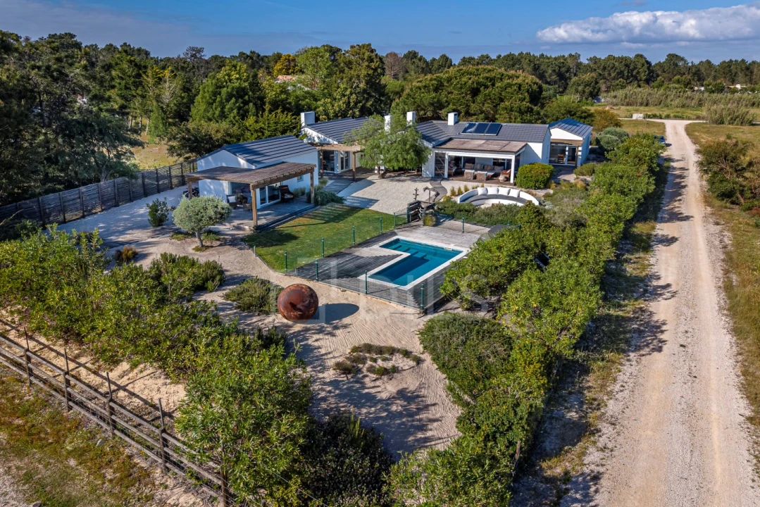 Moradia T5 para Venda em Santa Maria do Castelo e Santiago e Santa Susana Foto 1