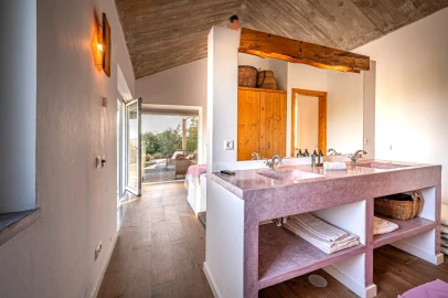 Moradia T5 para Venda em Santa Maria do Castelo e Santiago e Santa Susana