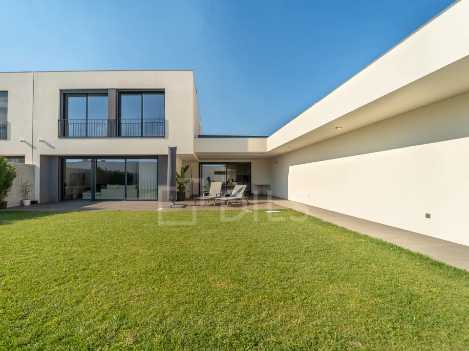 Moradia T4 para Venda em Gulpilhares e Valadares Foto 10