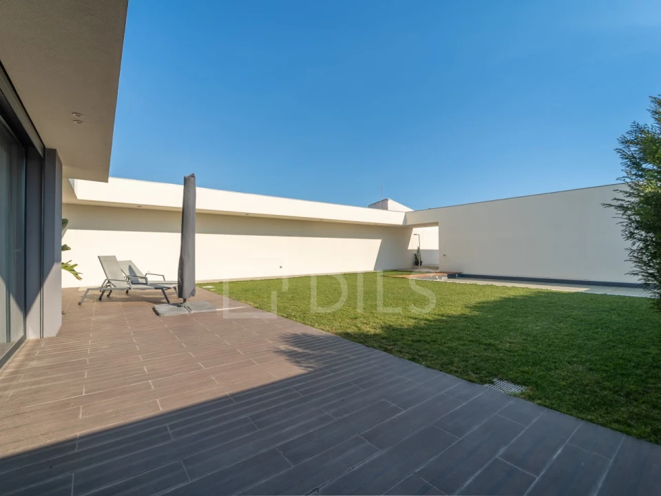 Moradia T4 para Venda em Gulpilhares e Valadares Foto 43