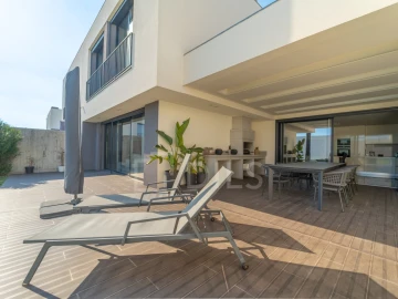 Moradia T4 para Venda em Gulpilhares e Valadares