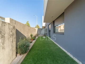 Moradia T4 para Venda em Gulpilhares e Valadares