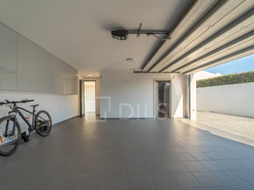 Moradia T4 para Venda em Gulpilhares e Valadares