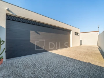 Moradia T4 para Venda em Gulpilhares e Valadares