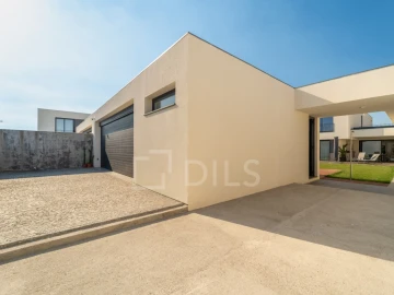 Moradia T4 para Venda em Gulpilhares e Valadares