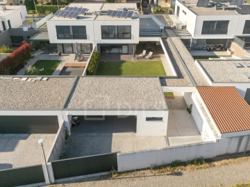 Moradia T4 para Venda em Gulpilhares e Valadares