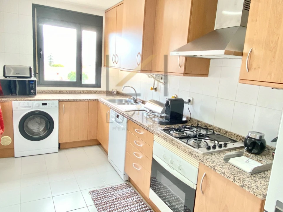 Apartamento T1 para Arrendamento em Campolide Foto 2