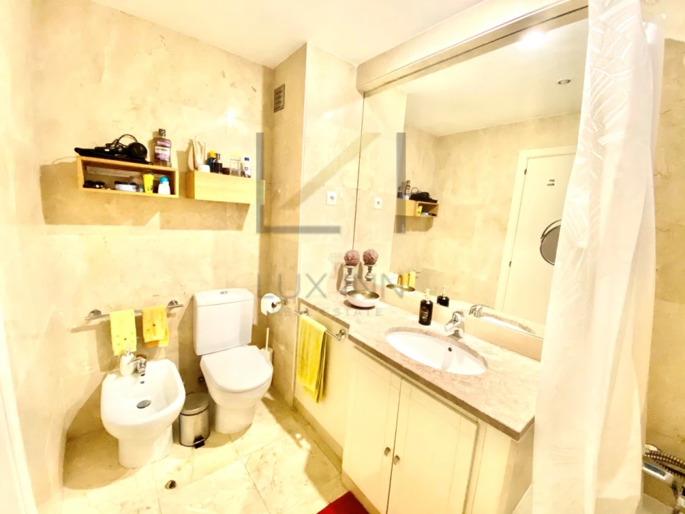 Apartamento T1 para Arrendamento em Campolide Foto 11