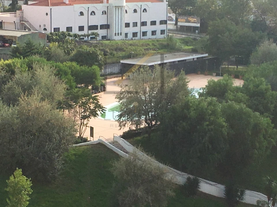 Apartamento T1 para Arrendamento em Campolide Foto 20