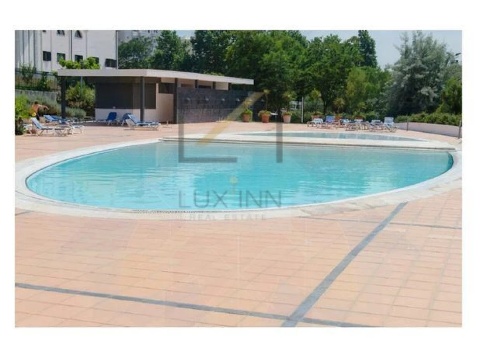 Apartamento T1 para Arrendamento em Campolide Foto 21