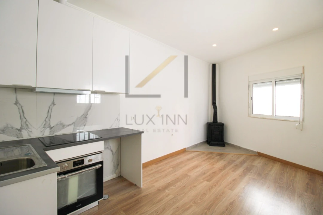 Apartamento T1 para Venda em Sacavém e Prior Velho Foto 1