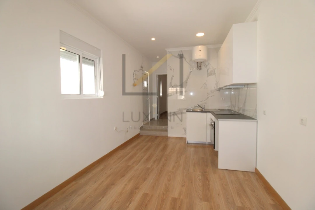 Apartamento T1 para Venda em Sacavém e Prior Velho Foto 2