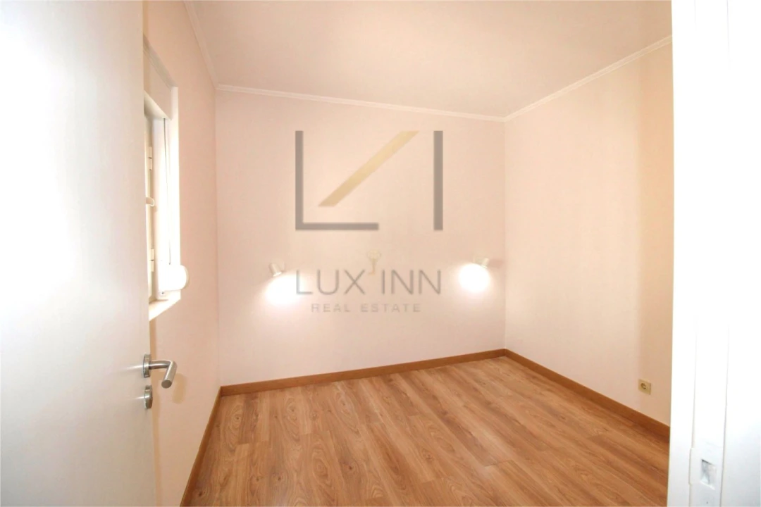 Apartamento T1 para Venda em Sacavém e Prior Velho Foto 3