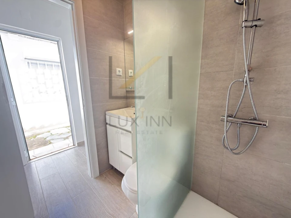 Apartamento T1 para Venda em Sacavém e Prior Velho Foto 10