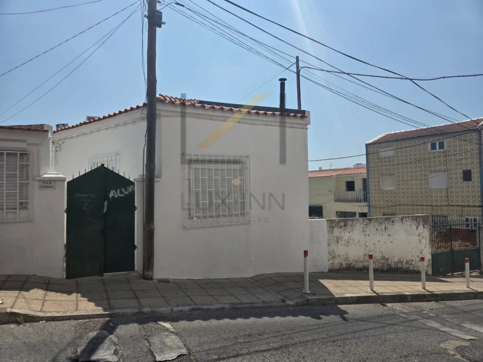 Apartamento T1 para Venda em Sacavém e Prior Velho Foto 11