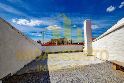 Moradia T2 para Venda em Mata de Lobos