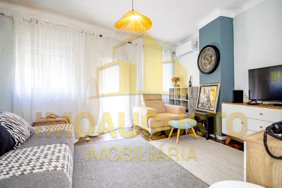 Moradia T2 para Venda em Mata de Lobos