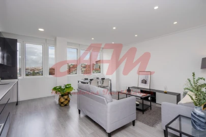 Apartamento T3 para Venda em Benfica