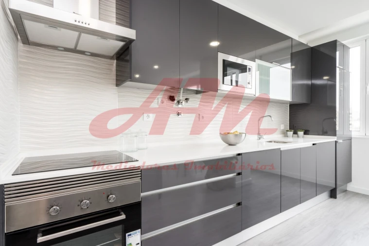 Apartamento T3 para Venda em Benfica Foto 2