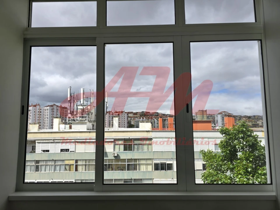 Apartamento T3 para Venda em Benfica Foto 4