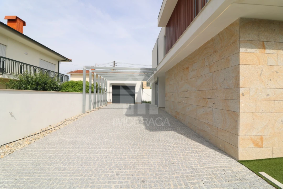 Moradia T4 para Venda em Palmeira Foto 4