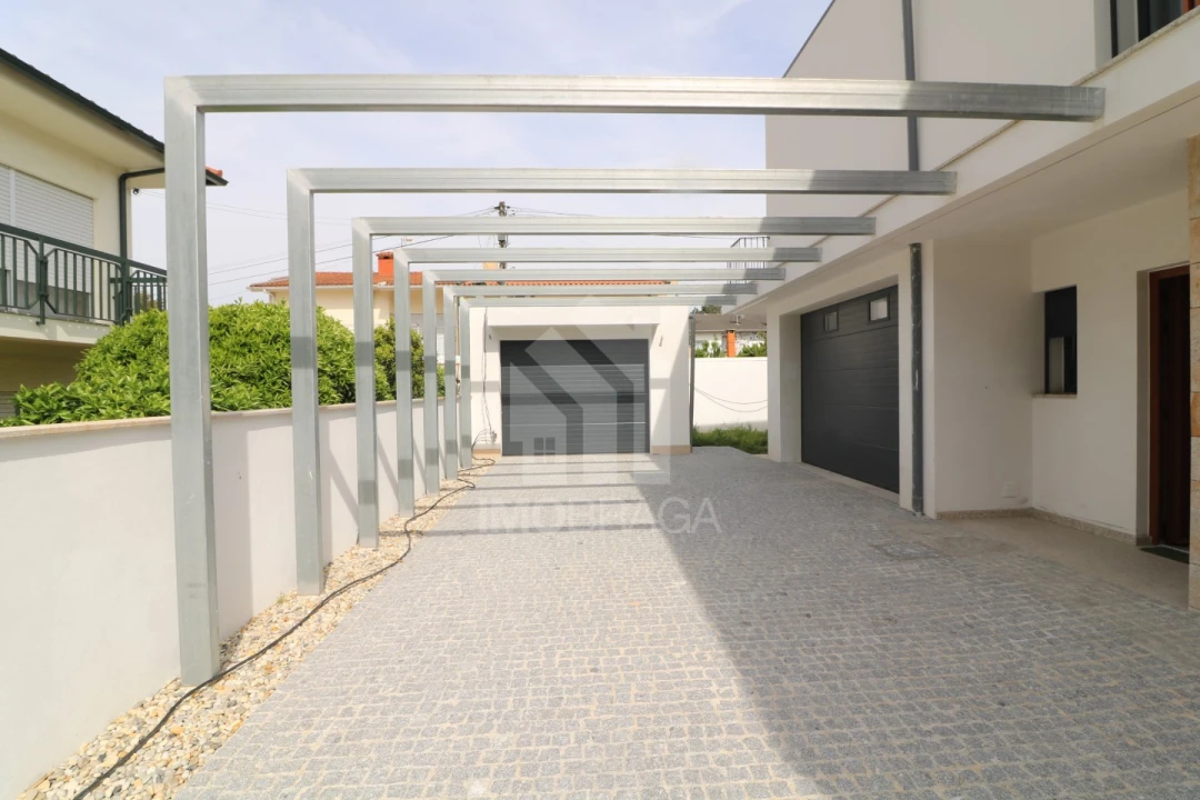 Moradia T4 para Venda em Palmeira Foto 7