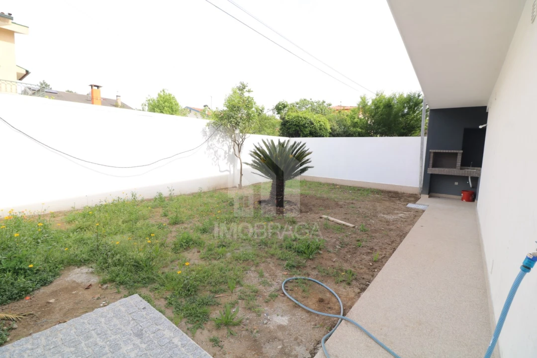 Moradia T4 para Venda em Palmeira Foto 9