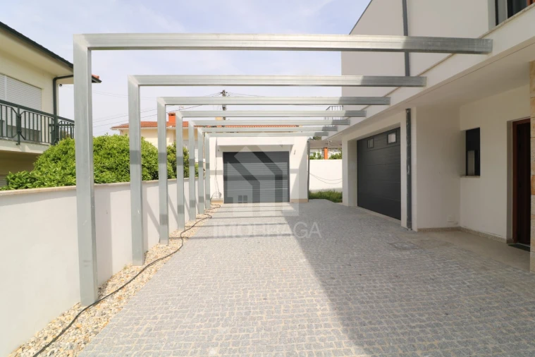 Moradia T4 para Venda em Palmeira Foto 7