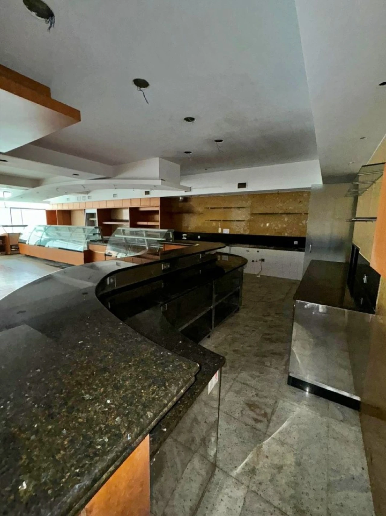 Loja para Venda em Mafamude e Vilar do Paraíso Foto 11