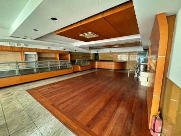 Loja para Venda em Mafamude e Vilar do Paraíso